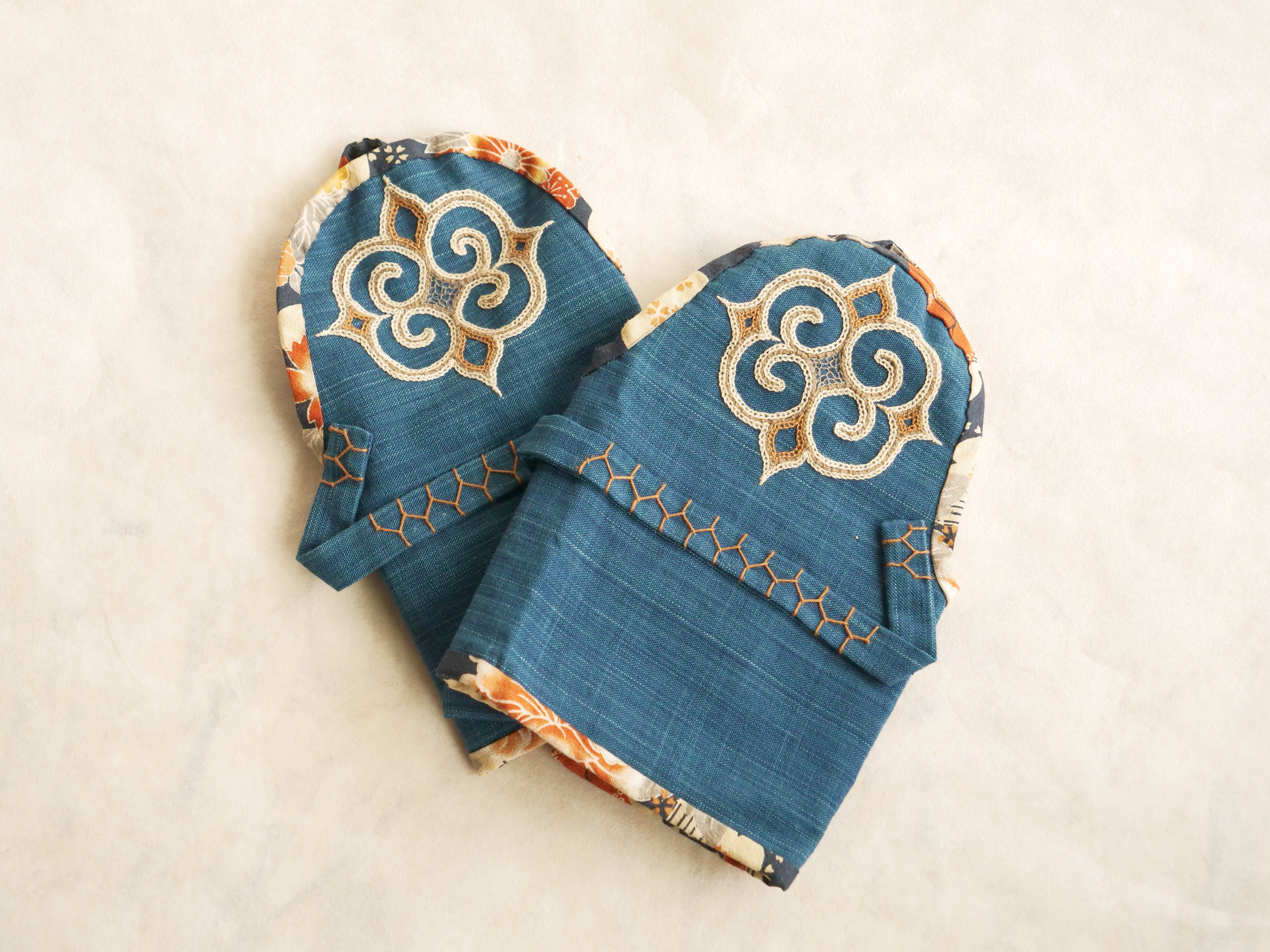 テクンペ（手甲）　二風谷民芸組合　【貝澤美雪 作】