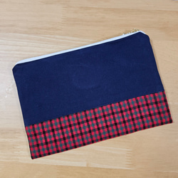 ぽんぽん付きモン族の刺繍ポーチ / バッグ メイクボックス 財布