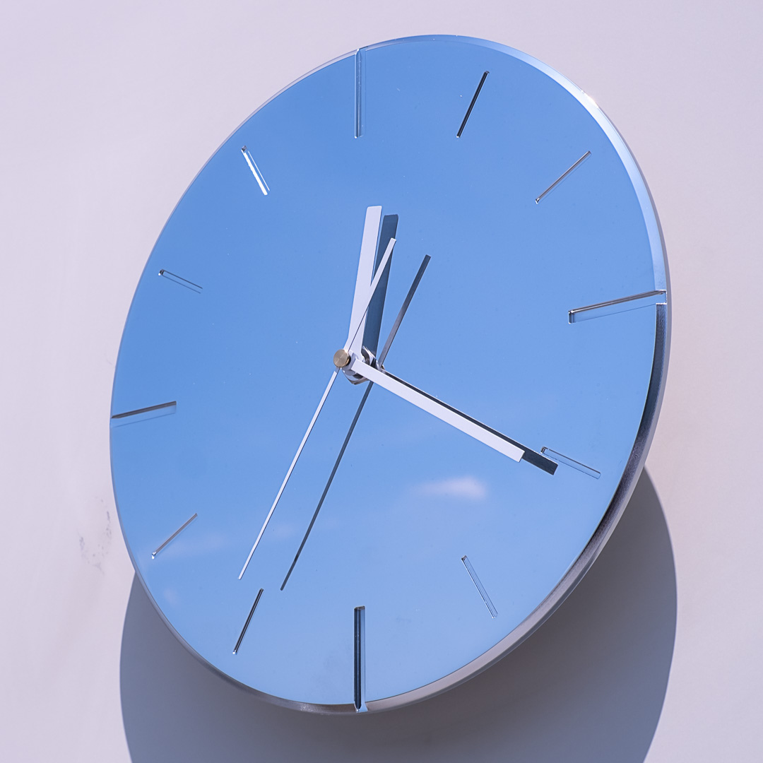 ひかりを楽しむ掛け時計〈銀河〉26cm｜おおきな時計｜結婚式・新築祝いに｜輝きを与える光のインテリア