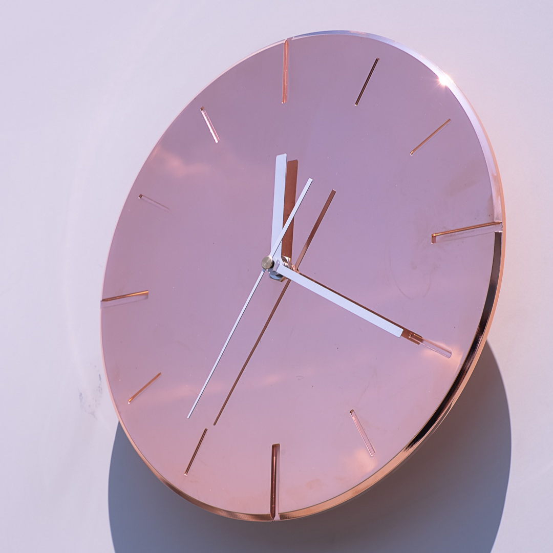 ひかりを楽しむ掛け時計〈朝焼け〉26cm｜おおきな時計｜結婚式・新築祝いに｜輝きを与える光のインテリア