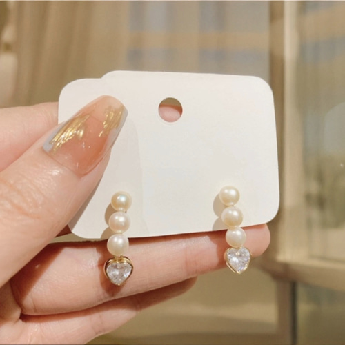 ☆❤️ デイジー　パール　ジルコニア　ピアス　イヤリング　ハンドメイド 大人の3連パール＆ハートピアス パールピアス ジルコニアピアス ハート
