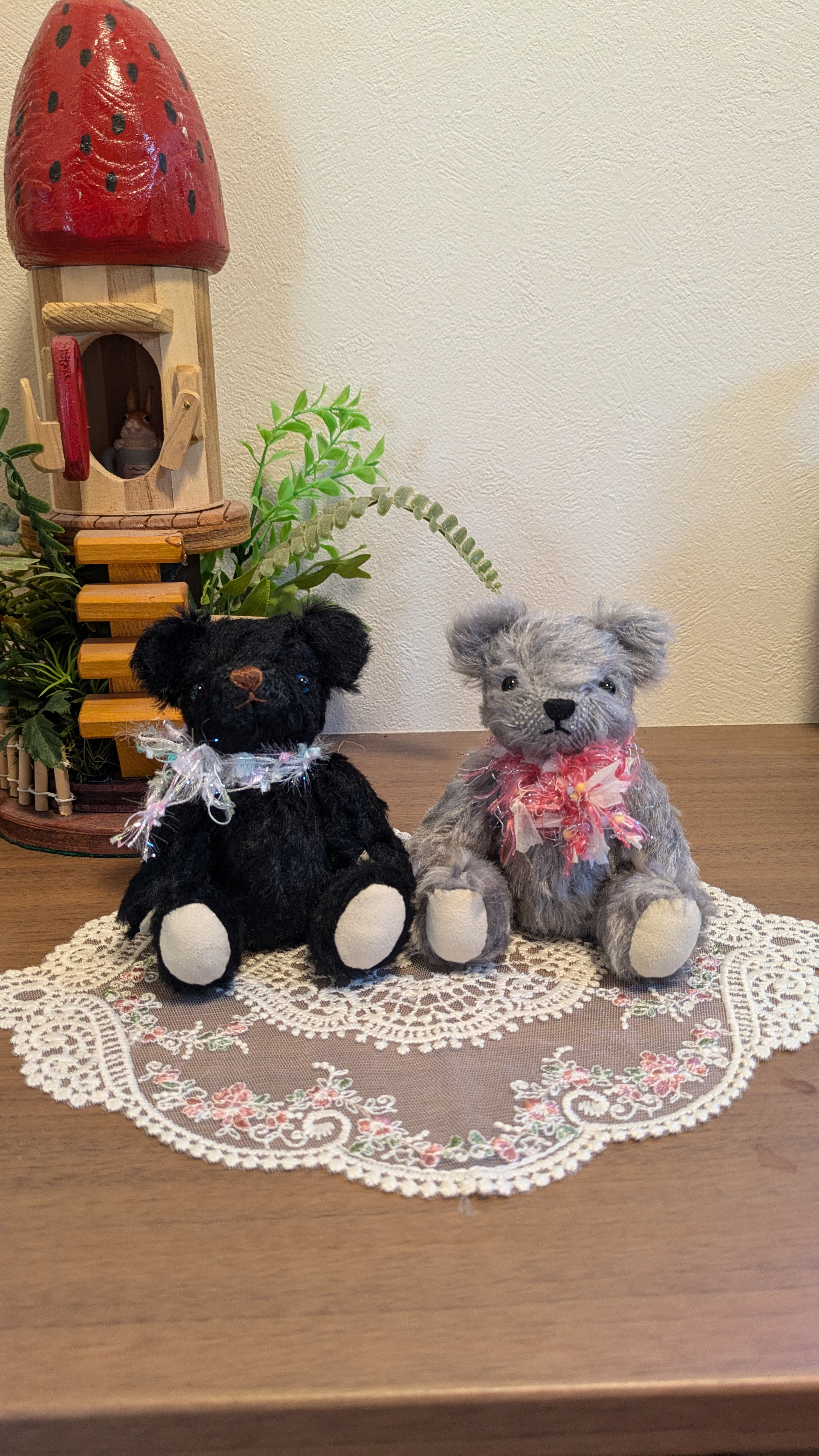 つぶらな瞳が可愛らしいミニテディベア