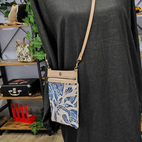 ミナペルホネン//carnivalカーニバル ブルー/スマホショルダー牛革仕様