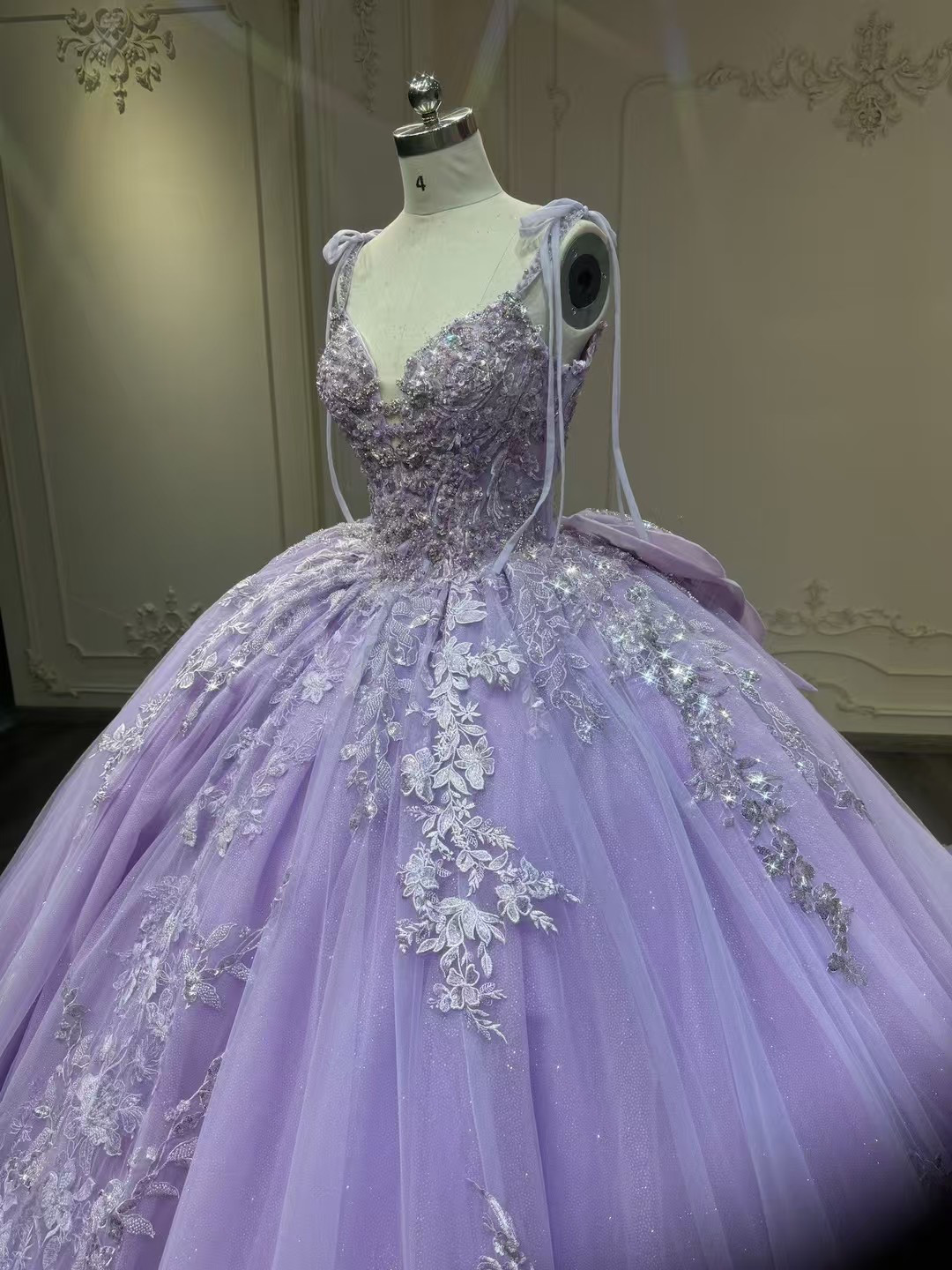 高級感溢れる！紫　キャミソール　袖無し　プリンセスライン　ボリューム　美しいレース編みあげ　トレーン　背中空き結婚式挙式