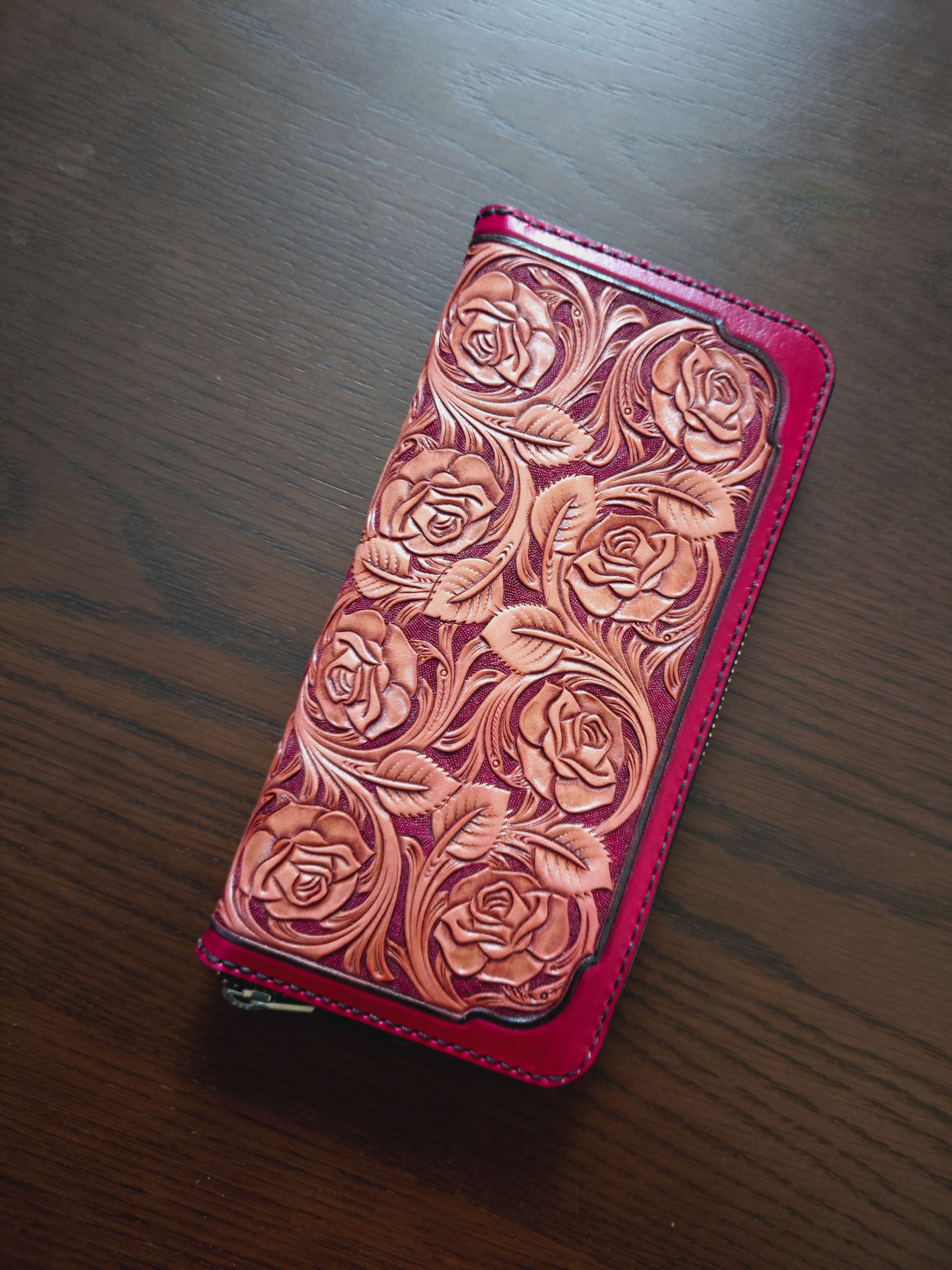 長財布　薔薇のカービング　ラウンドファスナーウォレット 長財布 薔薇レザーカービング ラウンドファスナーウォレット 長財布