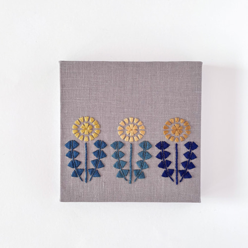 たんぽぽ グレー 刺繍ファブリックパネル 15cm /春 花柄 レトロ