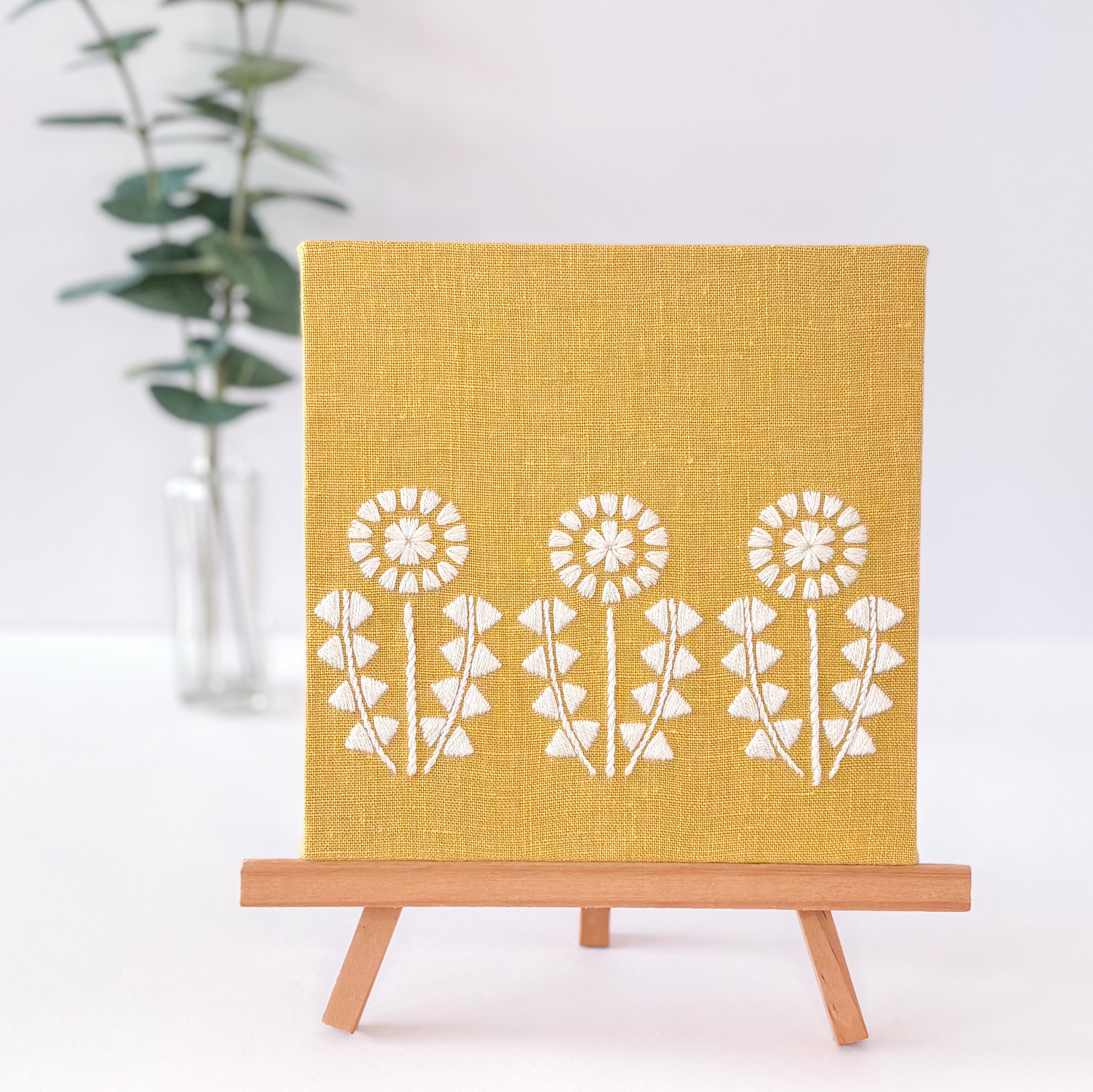 たんぽぽ　イエロー　刺繍ファブリックパネル 15cm /春　花柄　レトロ インテリア アートボード