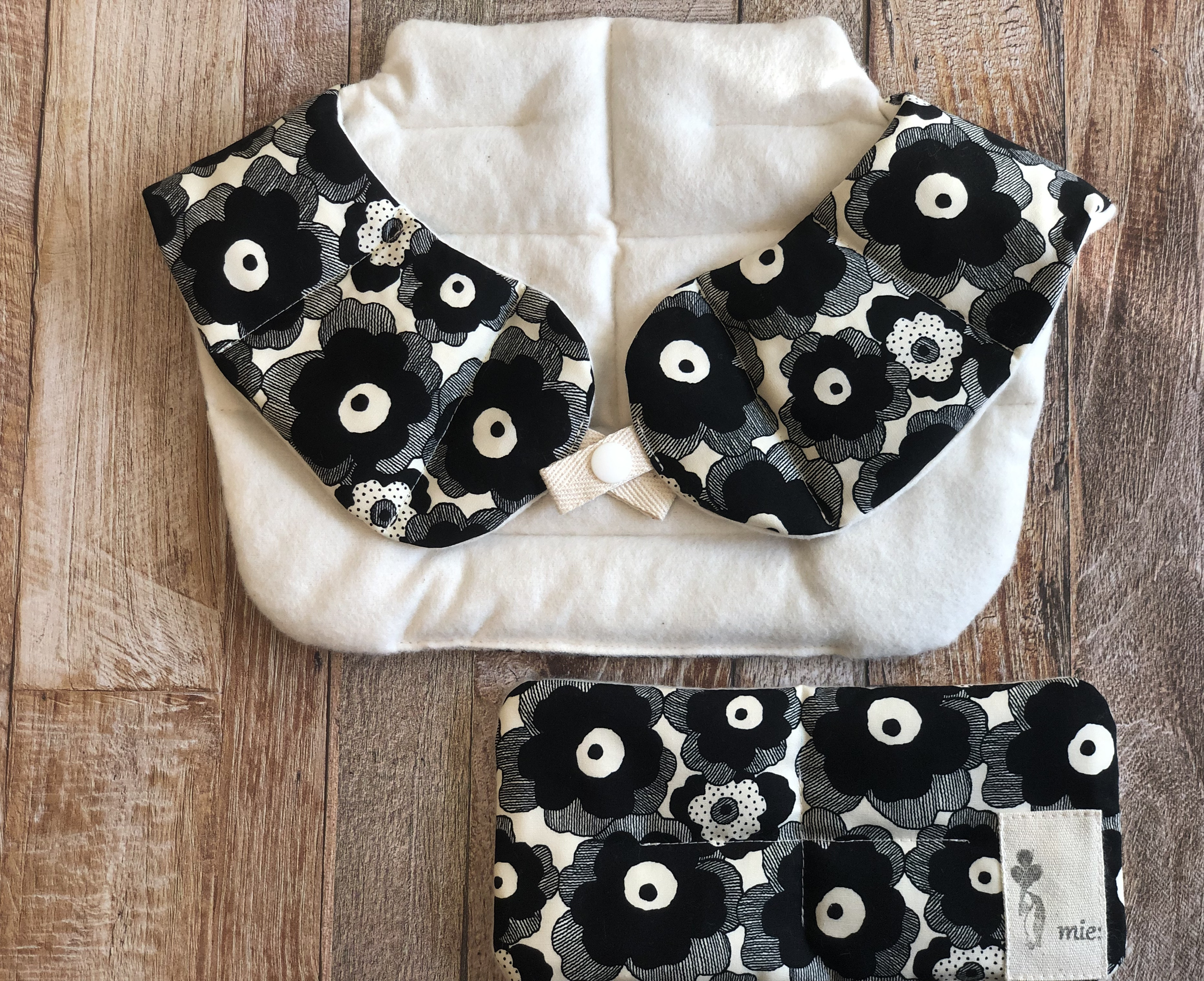 ★送料無料★整体師が作ったこだわりの小豆カイロSET（北欧風の花・モノトーン）