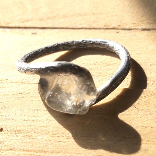 希少石❢リビアングラスの原石リング 透明感たっぷり高品質❢ 指輪