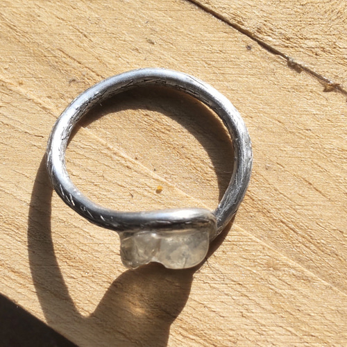 希少石❢リビアングラスの原石リング 透明感たっぷり高品質❢ 指輪