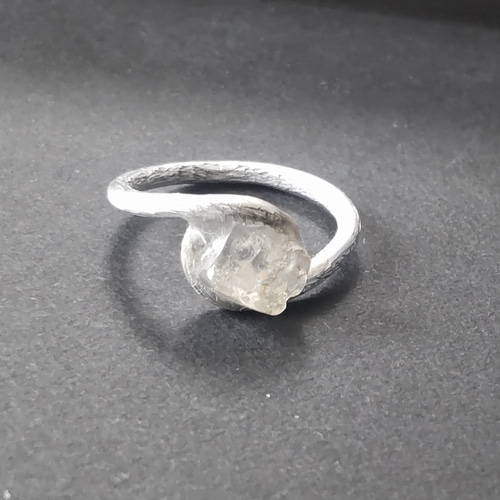 希少石❢リビアングラスの原石リング 透明感たっぷり高品質❢ 指輪