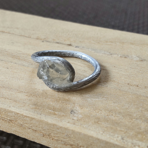 希少石❢リビアングラスの原石リング 透明感たっぷり高品質❢ 指輪