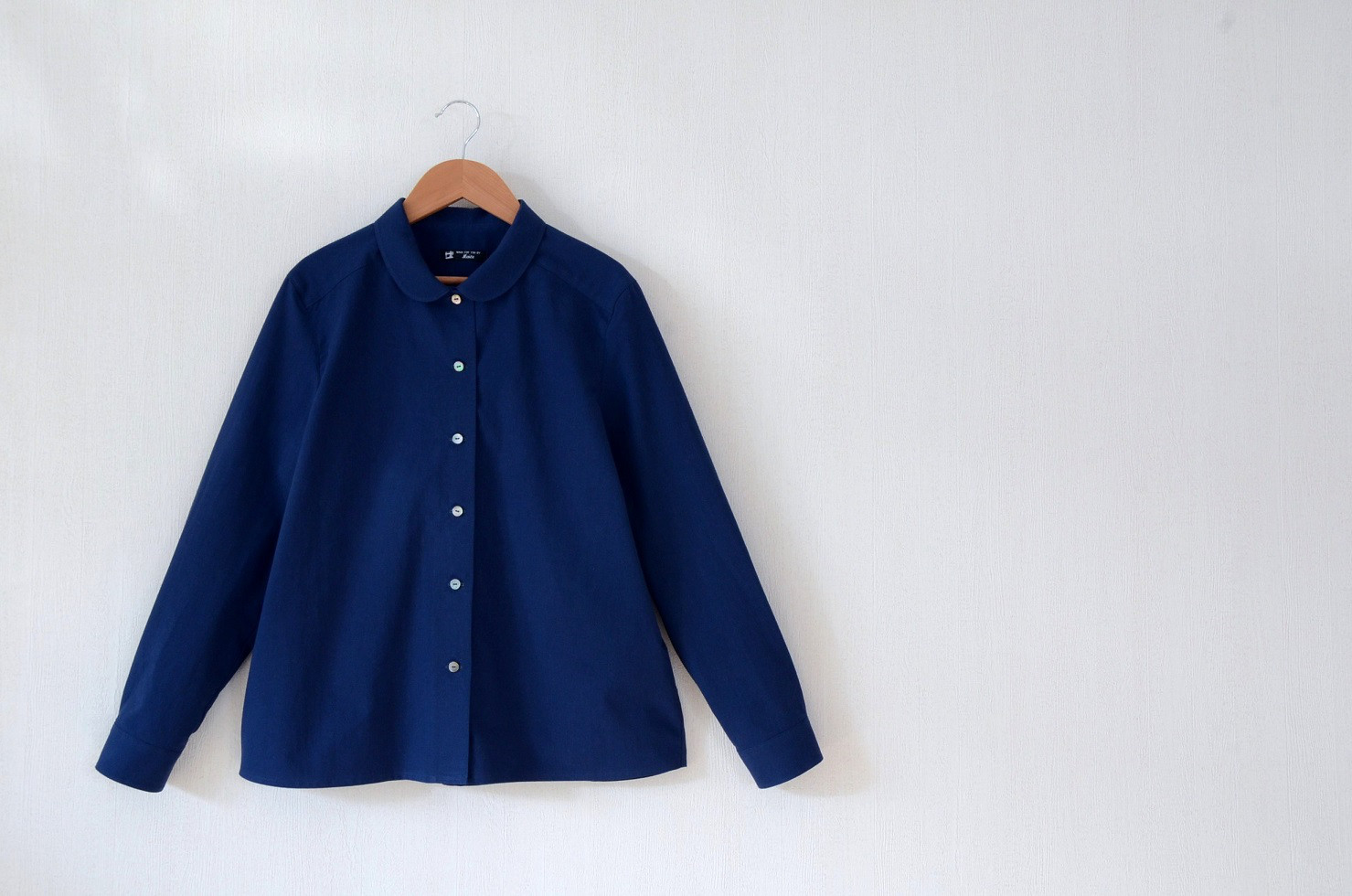 コットンの丸えりブラウス　コットン100％　ネイビー 10,032円