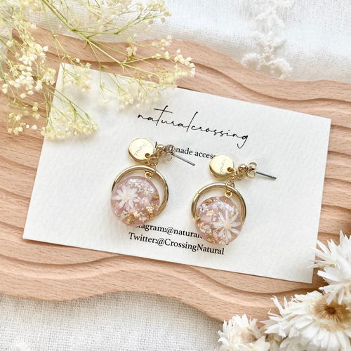ドライフラワーとmerciコインチャームのピアス/イヤリング ピアス