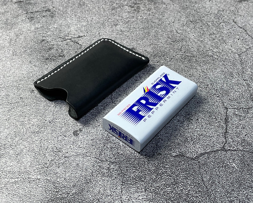 手縫】New FRISK(フリスク）黒色本革ケース（生成り麻糸）2025 その他