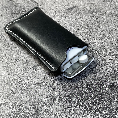 手縫】New FRISK(フリスク）黒色本革ケース（生成り麻糸）2025 その他