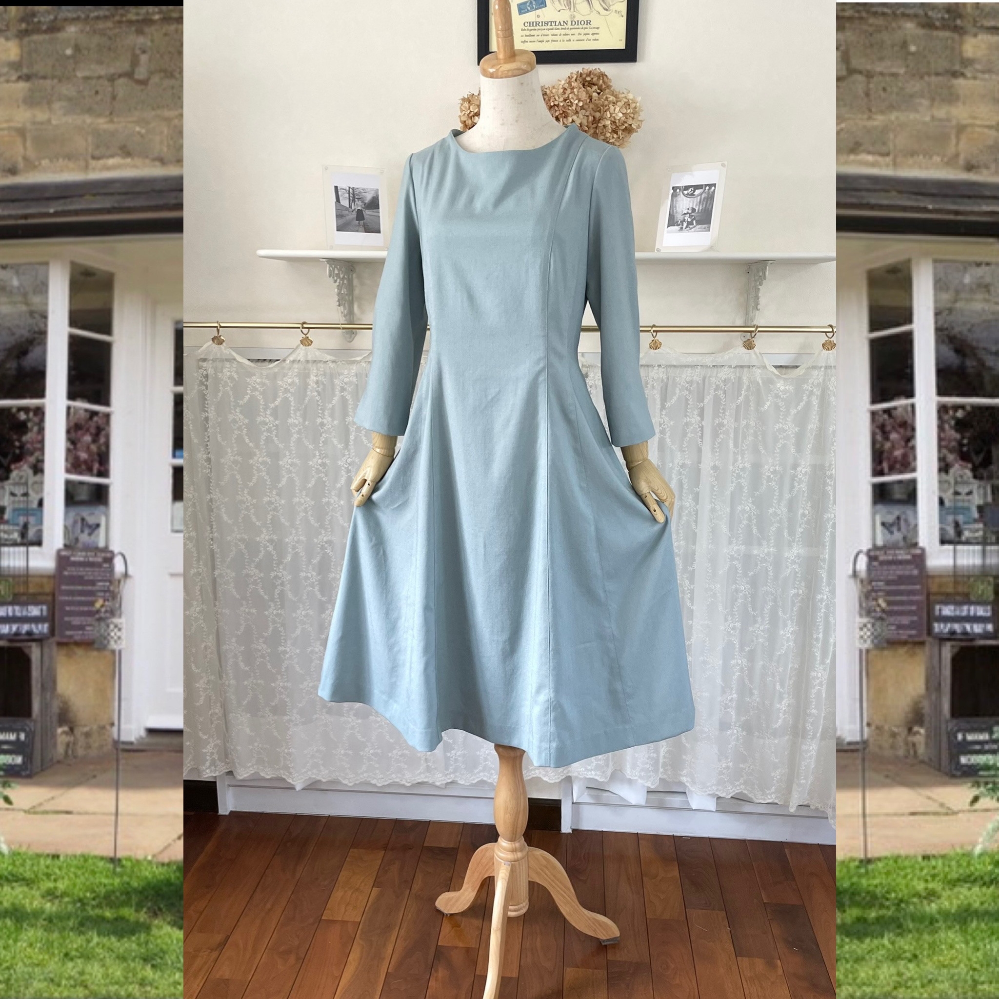 爽やかなスモーキーブルーのフレアワンピース『リリー』シンプル・七分袖・ロング