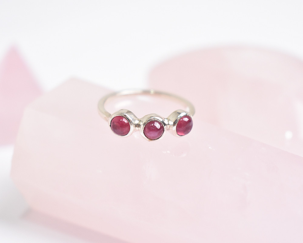 指先で感じる贅沢　深紅のルビーのシルバーリング　シルバー925　天然石リング