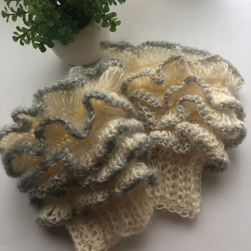 フリルフリフリのハンドウォーマー 手袋・ミトン kisara22 通販