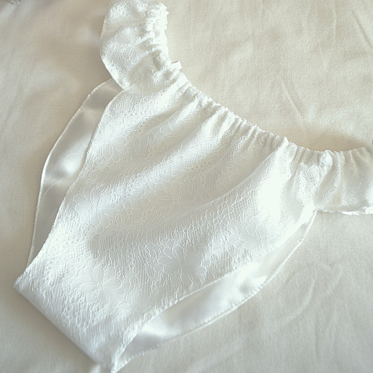 シルク100％　花柄レース　シルクショーツ　ふんどしパンツ　絹　天然素材　摩擦　リラックスショーツ　ノンストレス　お花