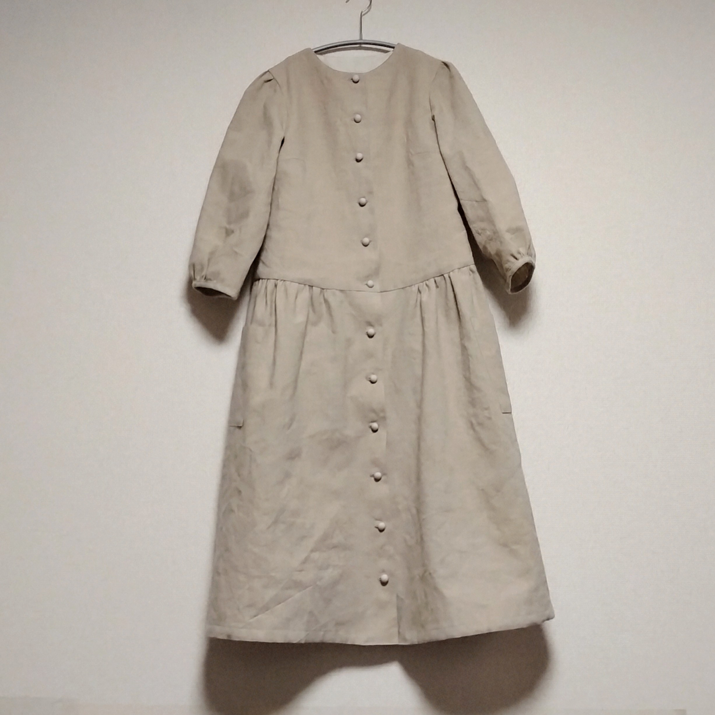 ウールリネン(生成り) 羽織りにもなるふんわりお袖の前開きワンピース(S、Mサイズ) 5,925円