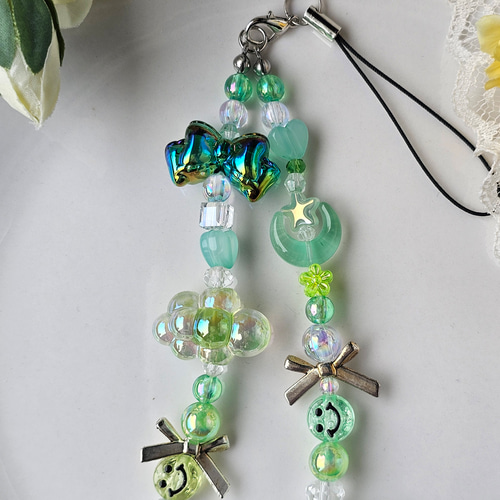 グリーンストラップ ビーズアクセサリー ビーズストラップ 携帯