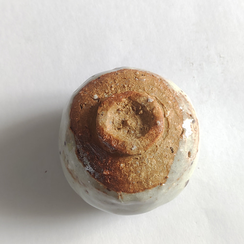 おちょこ（美濃焼のぐい呑み） ビードロ釉と志野の合掛けぐいのみ