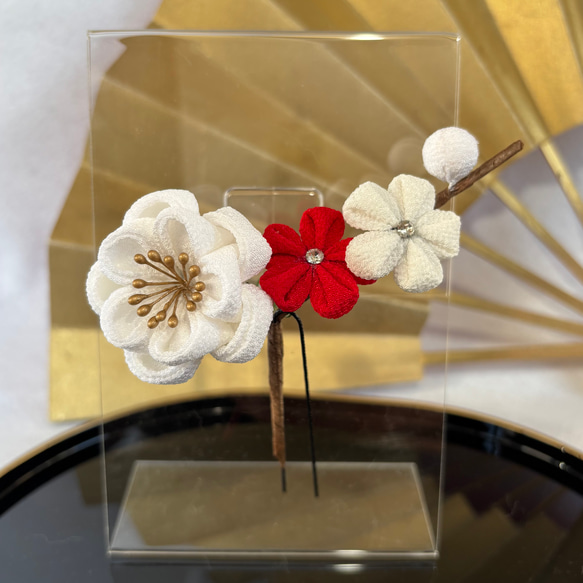 Unique Water-Riding Flower Materials - Arranging Bamboo, Pine, Bamboo, and  Plum - Noritake Hirose - YouTube 梅枝 つぼみ 南高梅 松竹梅 生け花 アレンジ 生花 梅