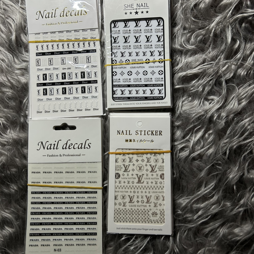 ロゴ ネイルシール ブランド ロゴパーツ デコパーツ R 通販 18810065