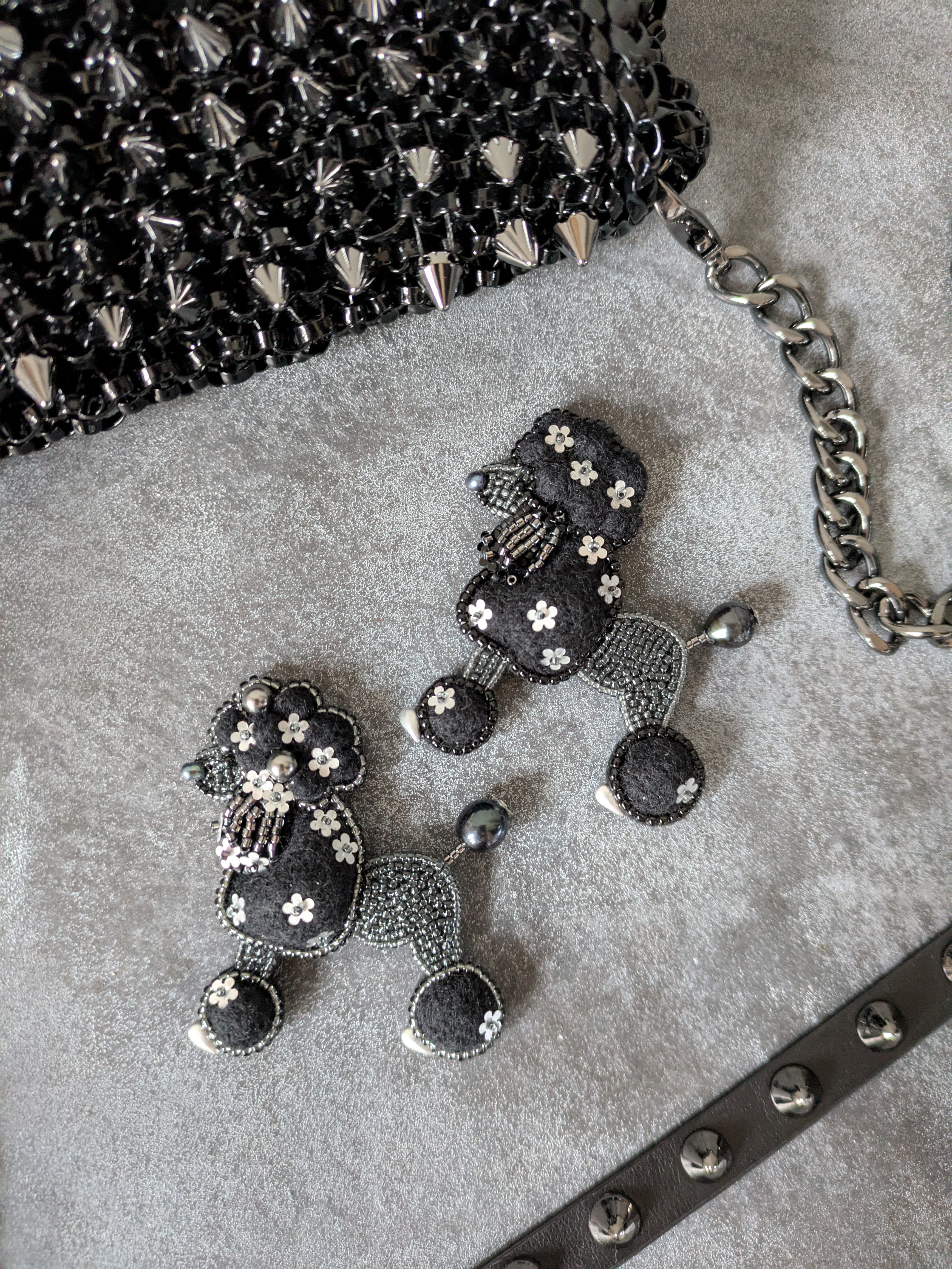 【ブローチ】散髪したてのブラックプードル