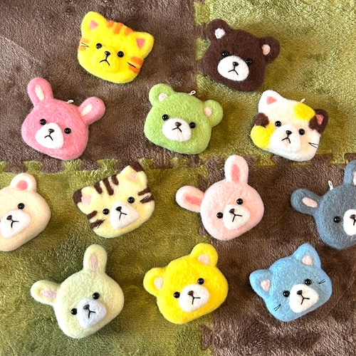 ふんわり羊毛フェルトチャーム / ブローチ(お顔)】うさぎ くま ねこ