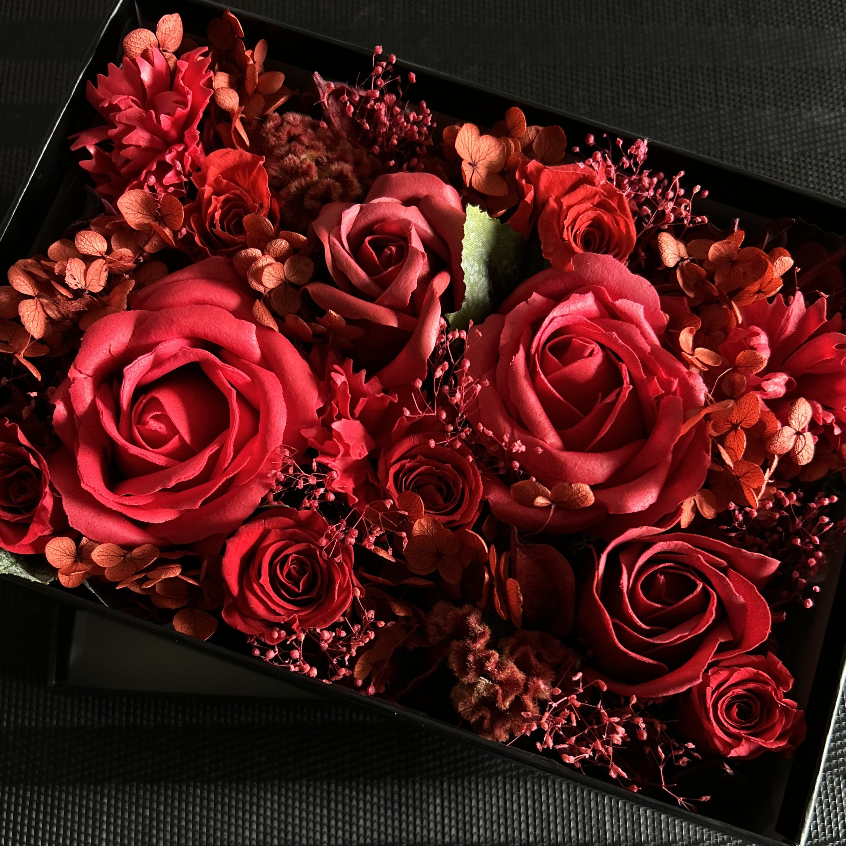 ஐ記念日/還暦の贈り物に【フルールコフレ/BOXフラワー(レクタングル)/花箱】赤