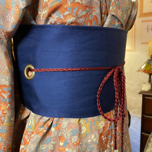 着物 リメイク ワンピース ドレス 帯サッシュベルト付き 和洋折衷 ハンドメイド 優しいパープルグレーベージュの地色に、オレンジやブルーの華やかな花々 KW-774 和洋折衷 着物 リメイク ロング 丈 ワンピース ドレス 洗える 化繊