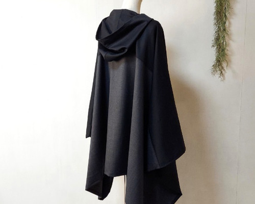 J&M DAVIDSON　ポンチョ　マントケープ　バイカラーベージュ　ブラック黒 J&M DAVIDSON ポンチョ マントケープ バイカラーベージュ ブラック黒