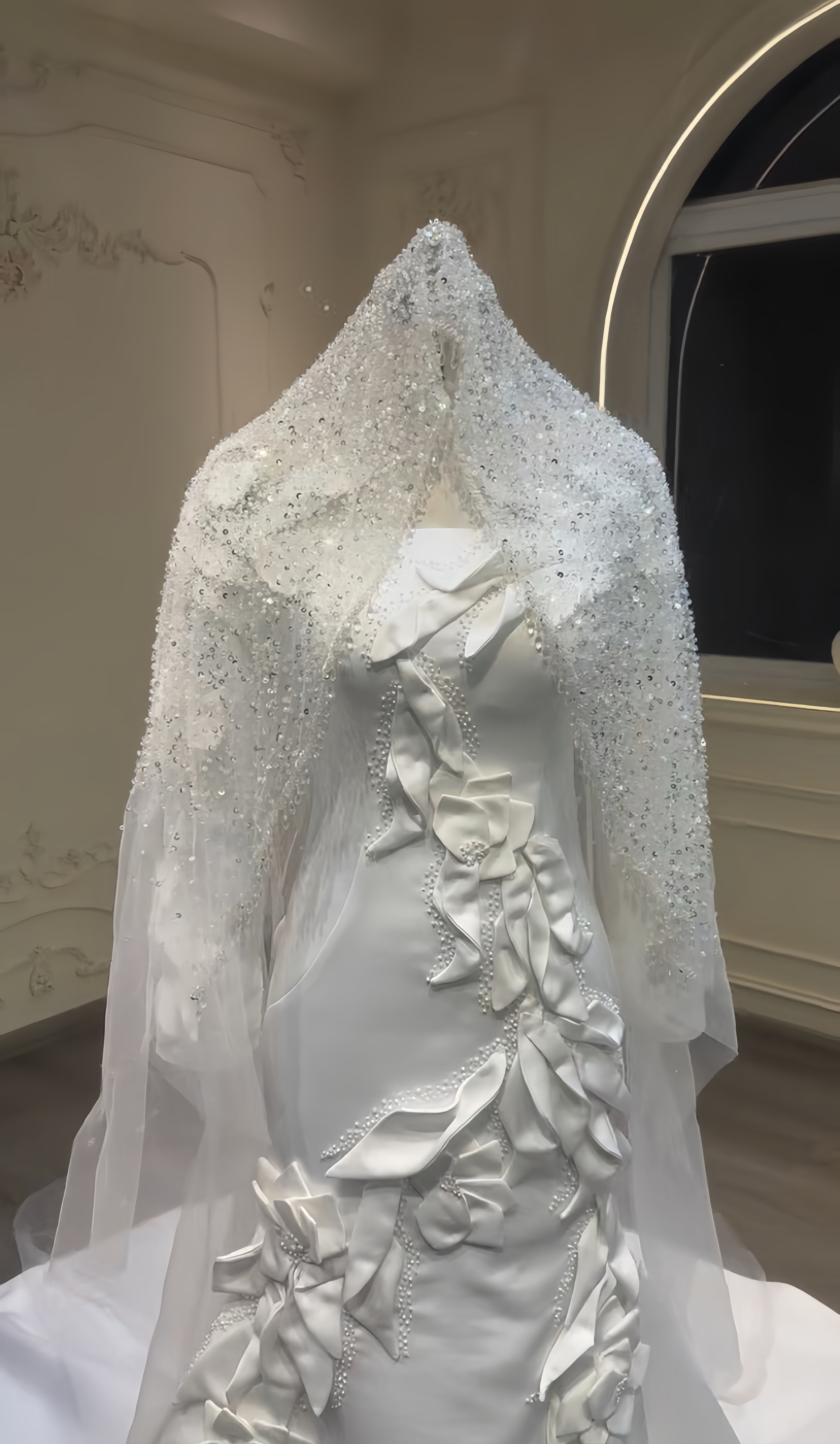 新作！純粋な美しさ　白　リーフの飾り　高級サテン　ウェディングドレス　マーメイド　カラー変更可能　結婚式前撮り披露宴挙式