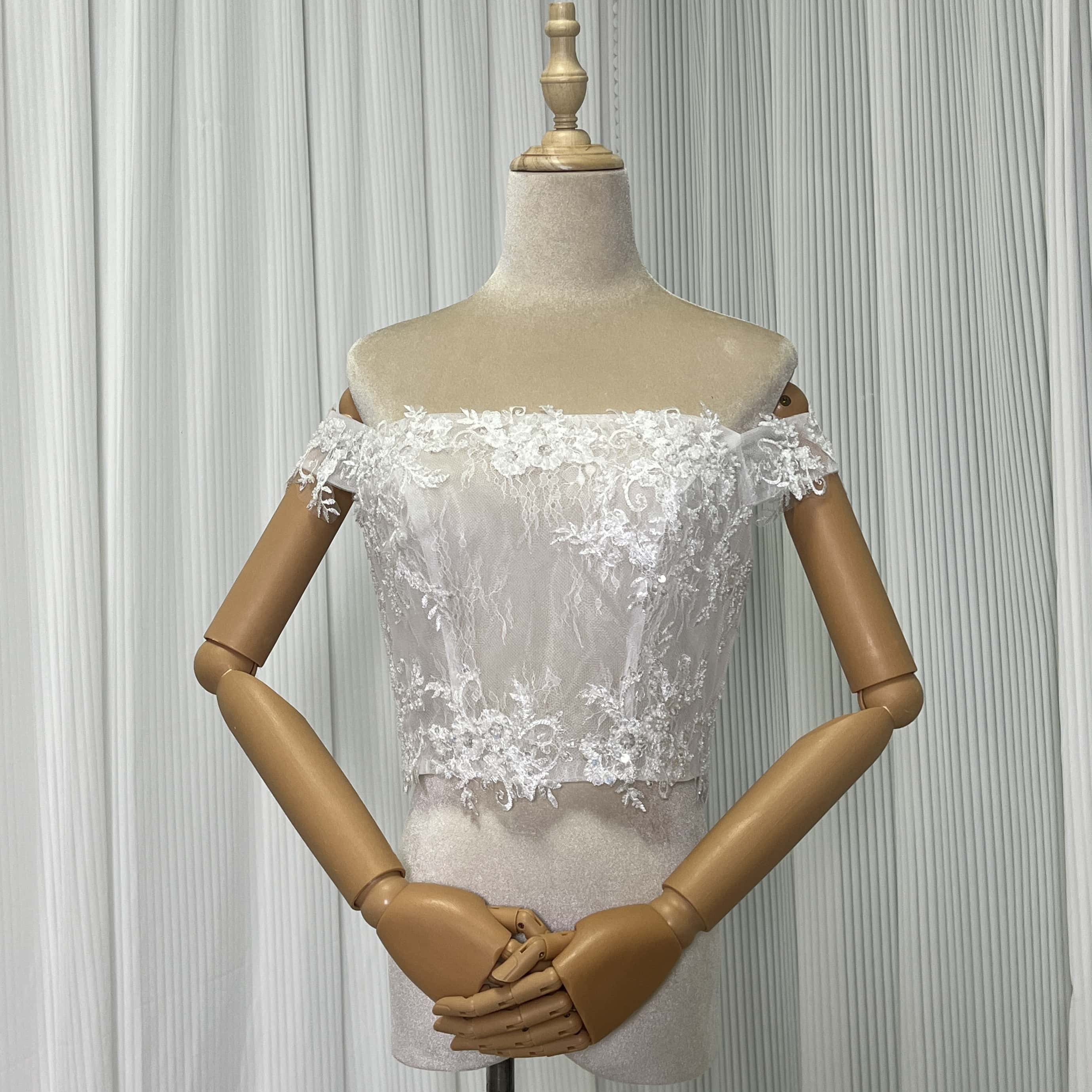 送料無料！ボレロ オフショルダー  くるみボタン 3D立体レース刺繍  キラキラ光る刺繍  ブライダル 花嫁