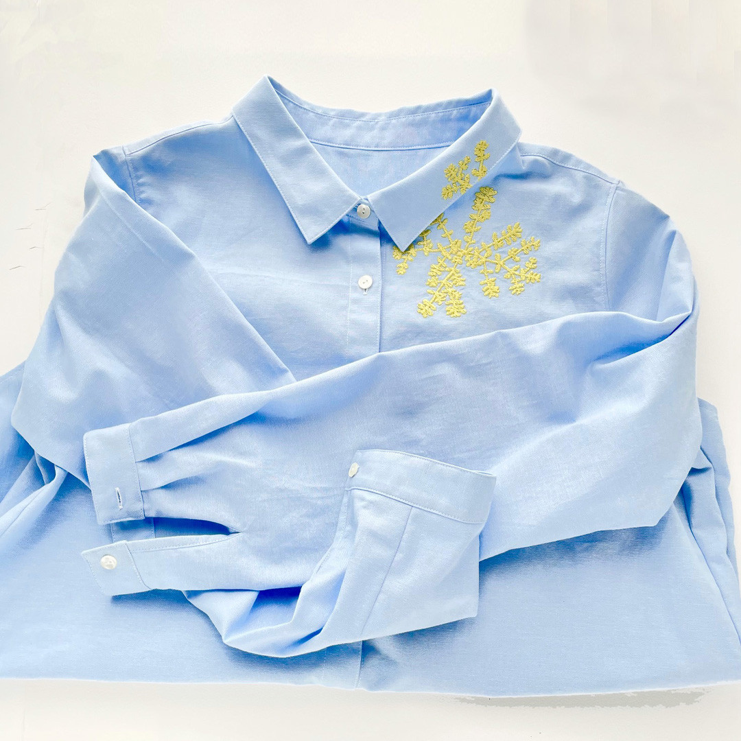 水色ダンガリーシャツ　刺繍　綿100%張りのあるダンガリー生地　サイズが選べる【受注製作】　草花模様　ボタニカル
