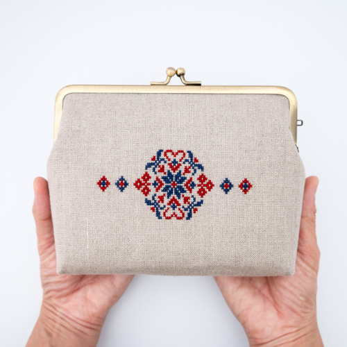 ハンドメイド手刺繍がま口ポーチ☆ Maro様専用です