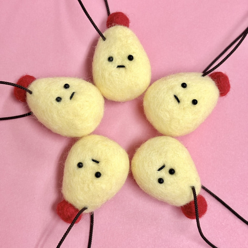 マヨネーズのストラップ】 羊毛フェルト キーホルダー チャーム 傘