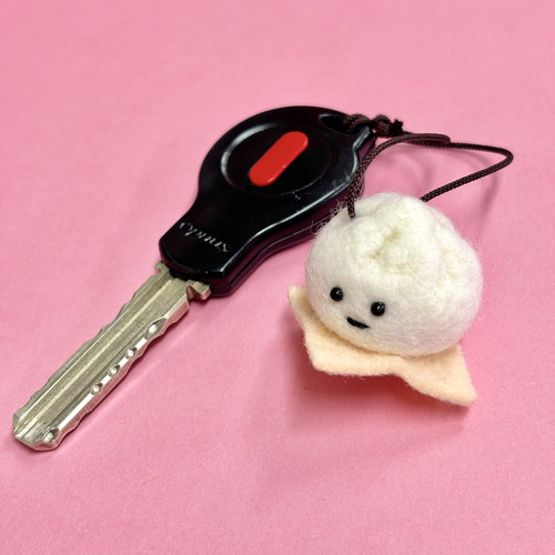 肉まんのストラップ】 羊毛フェルト キーホルダー チャーム 傘マーカー