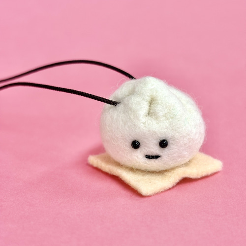 肉まんのストラップ】 羊毛フェルト キーホルダー チャーム 傘マーカー