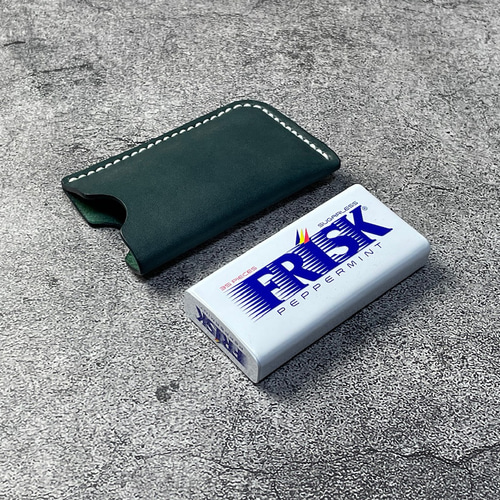 手縫】New FRISK(フリスク）ブルーグリーン色本革ケース（生成り麻糸