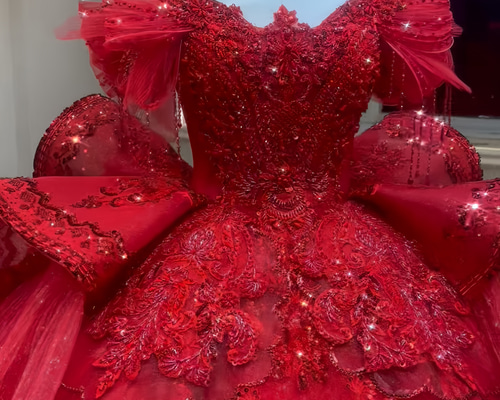 豪華！カラードレス プリンセスライン フレアスカート 赤 編み上げ