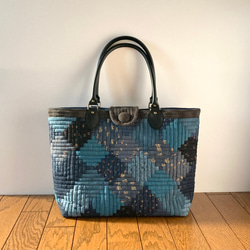 アップリケキルトのトートバッグ（ハンドメイド） アップリケと刺繍のパッチワークキルトバッグ トートバッグ