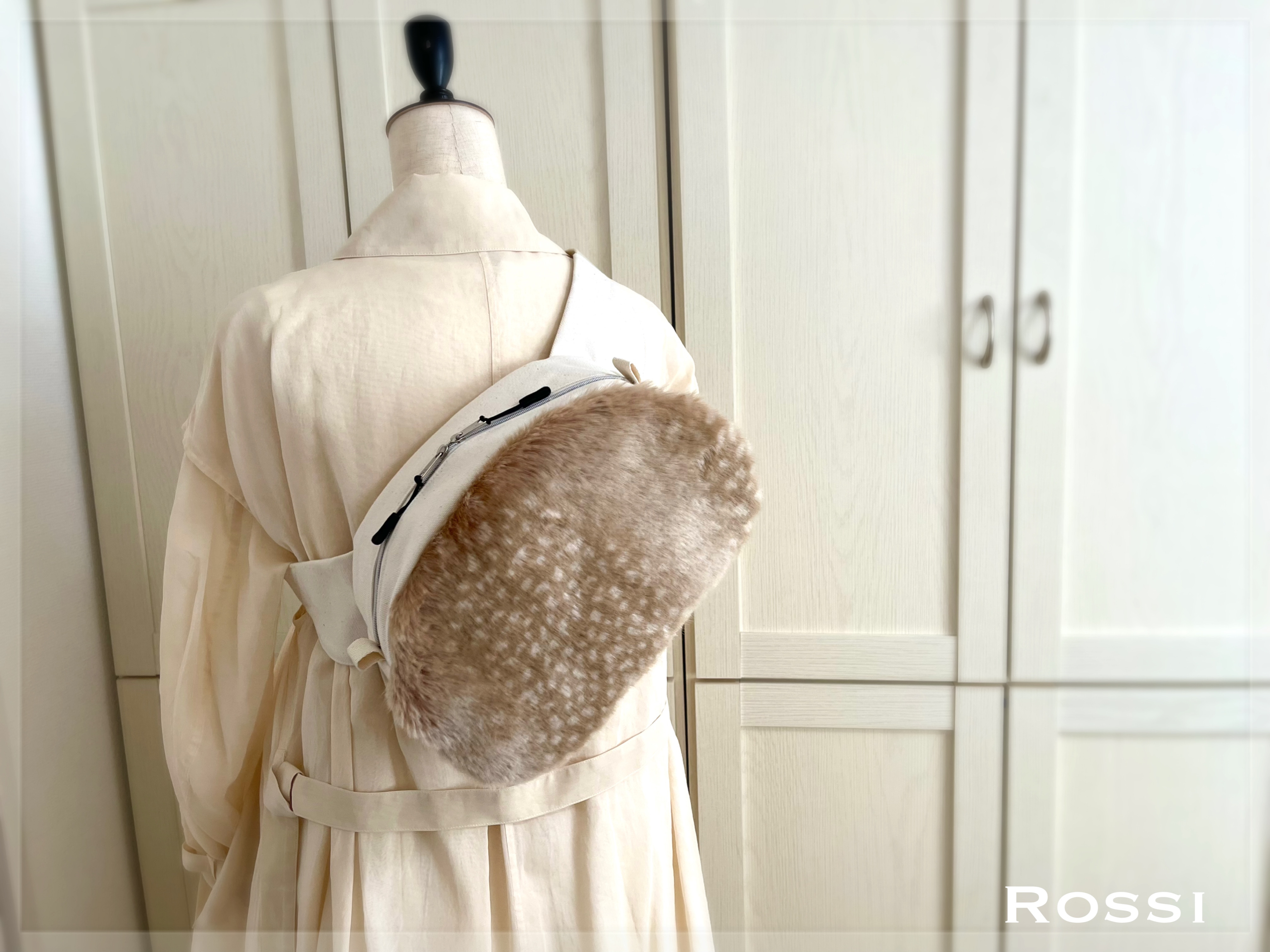 SIOCO✳︎Rossiシリーズ・8号帆布〈生成り〉×バンビ柄ファー×紐 〈生成り）ファーウエストバッグ・ボディバッグ