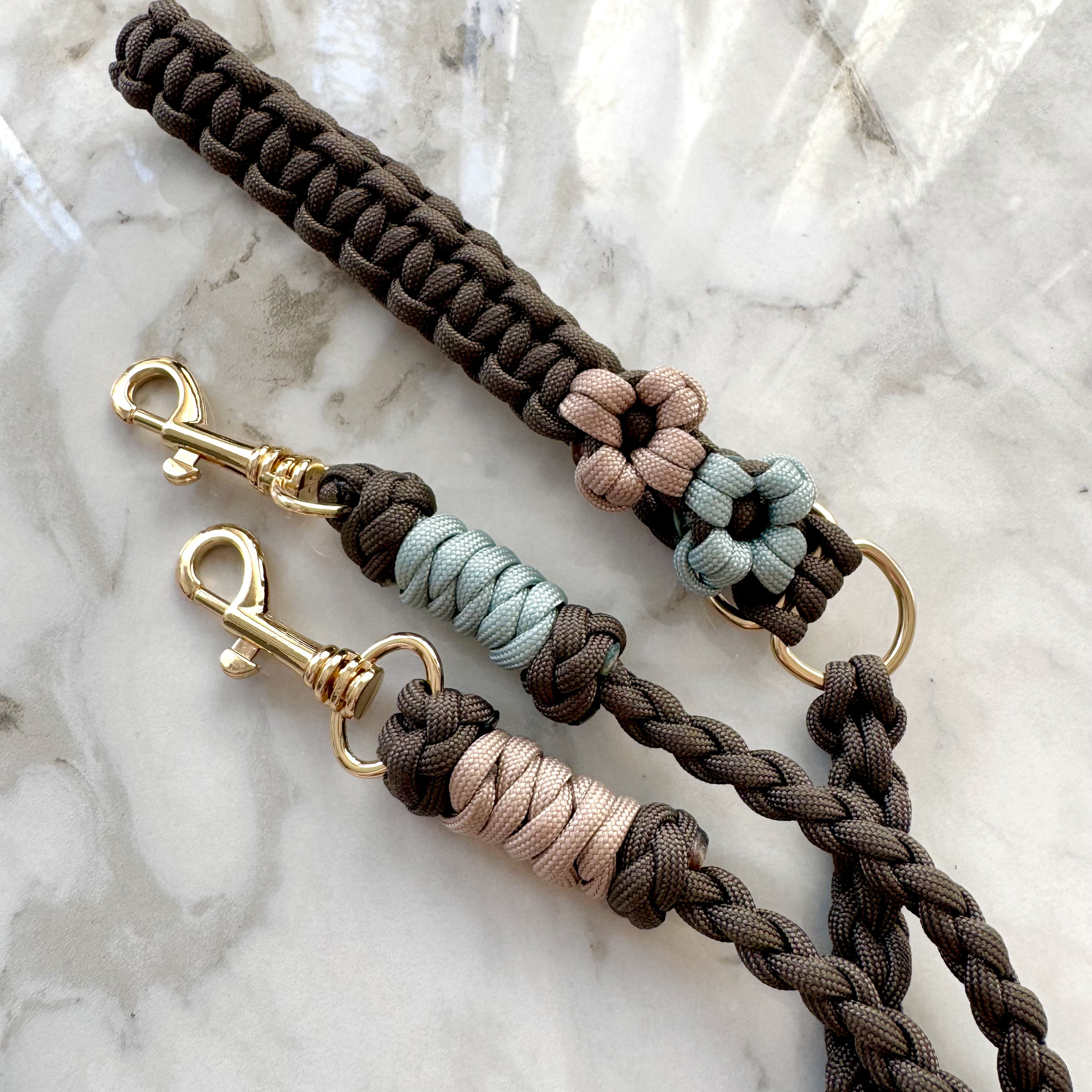 newカラー♡パラコードで作る2頭引きリード