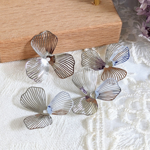 透かし フラワー パーツ シルバー 22㍉ 4個 花 花びら メタル 通し穴