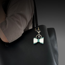 緑 反射板 リフレクター キーホルダー 大人かわいい バッグチャーム リボン クリスマス 通勤  ギフト プレゼント 3枚目の画像