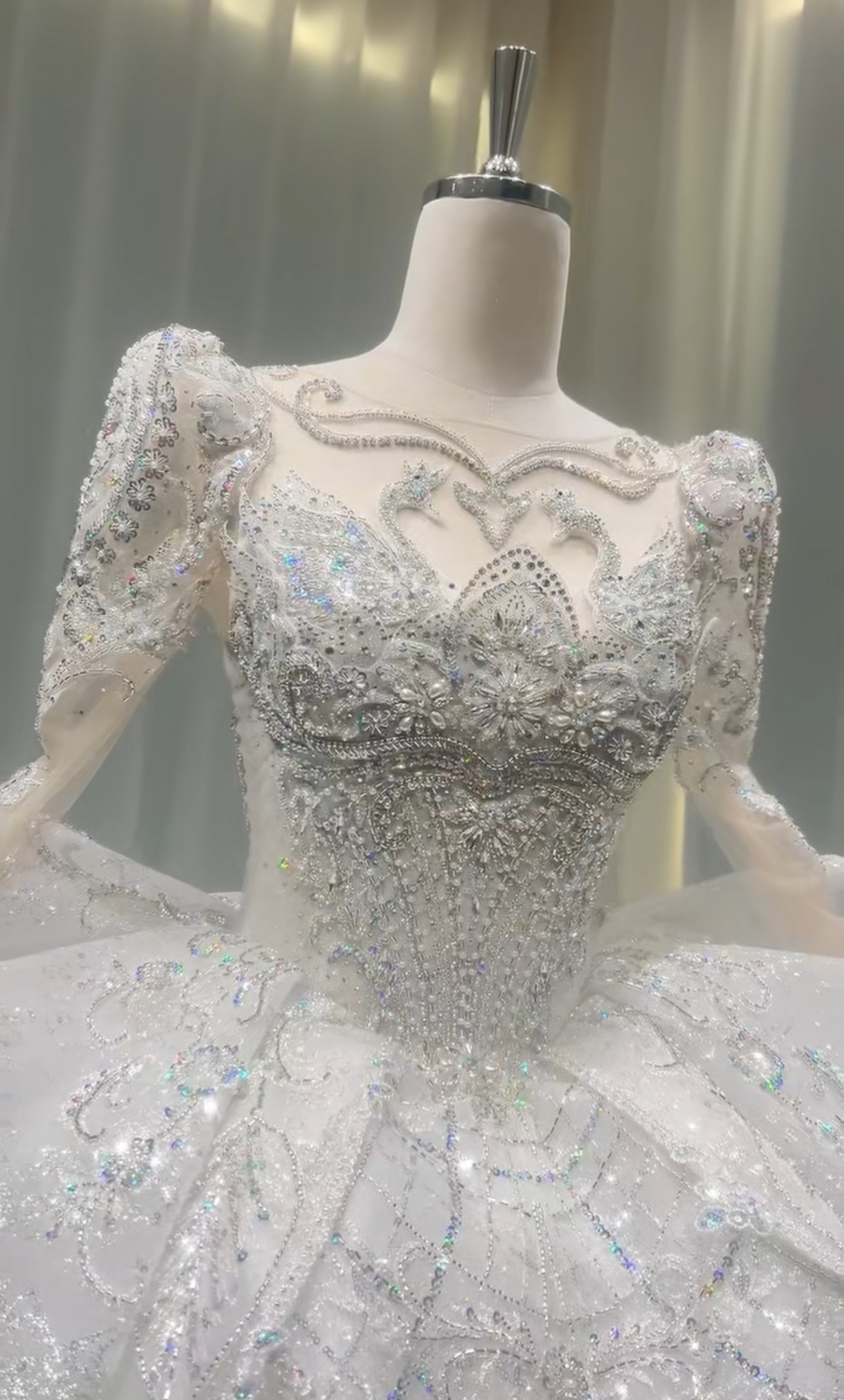 2ways買わないと損　取り外し可能お袖　クラシカル　キラキラドレス　高級感　アンティークなウェディングドレス　編み上げ