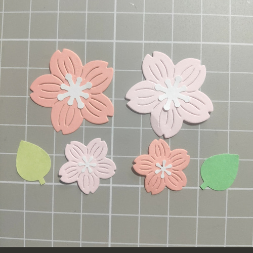 桜の花びらダイカット60枚と葉っぱのセット アルバム飾り クラフト